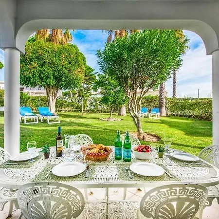 Villa Sleeps 6 With Pool Air Con And Wifi Vilamoura
