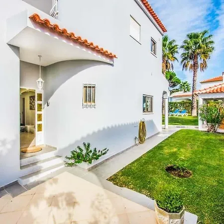 Villa Sleeps 6 With Pool Air Con And Wifi *