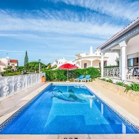 Villa Sleeps 6 With Pool Air Con And Wifi *