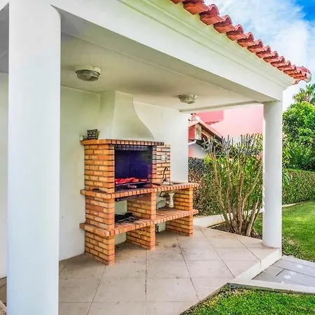 Villa Sleeps 6 With Pool Air Con And Wifi